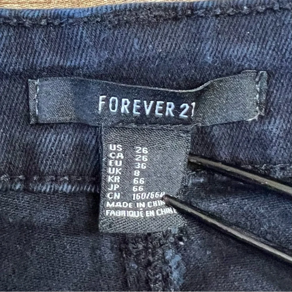 Forever 21 Womens Black Denim Cut Off Shorts Frayed Hem Distressed Size 26